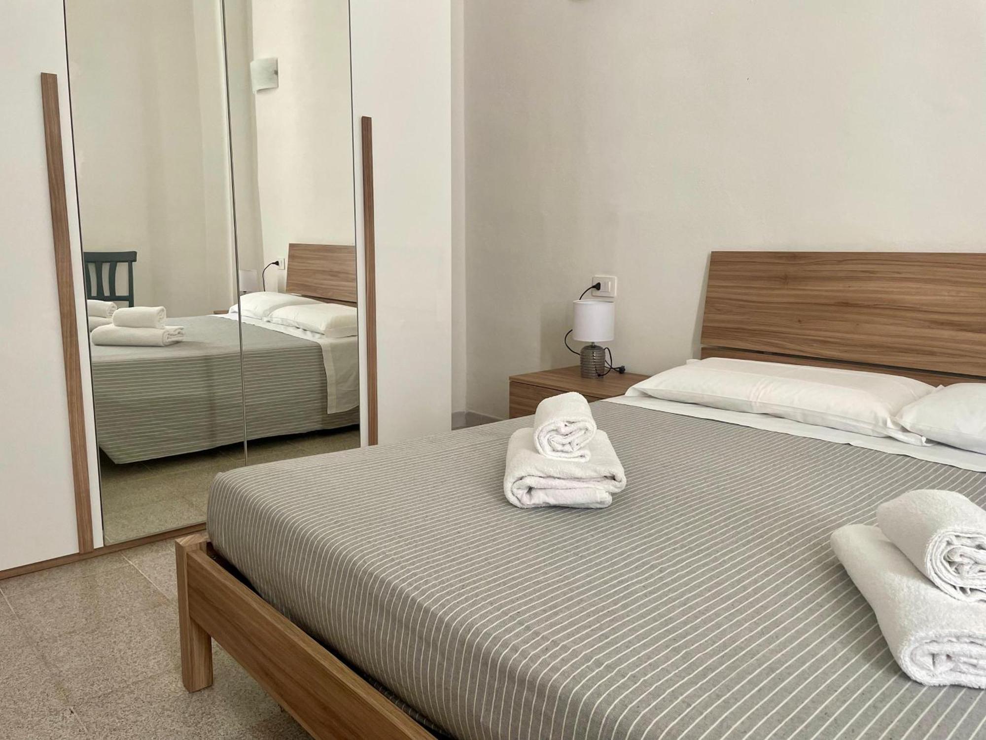 Onlyrooms V - Central & Train Station Каляри Екстериор снимка