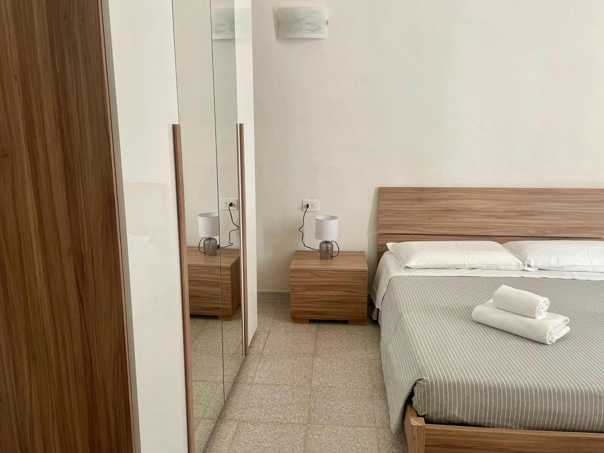 Onlyrooms V - Central & Train Station Каляри Екстериор снимка