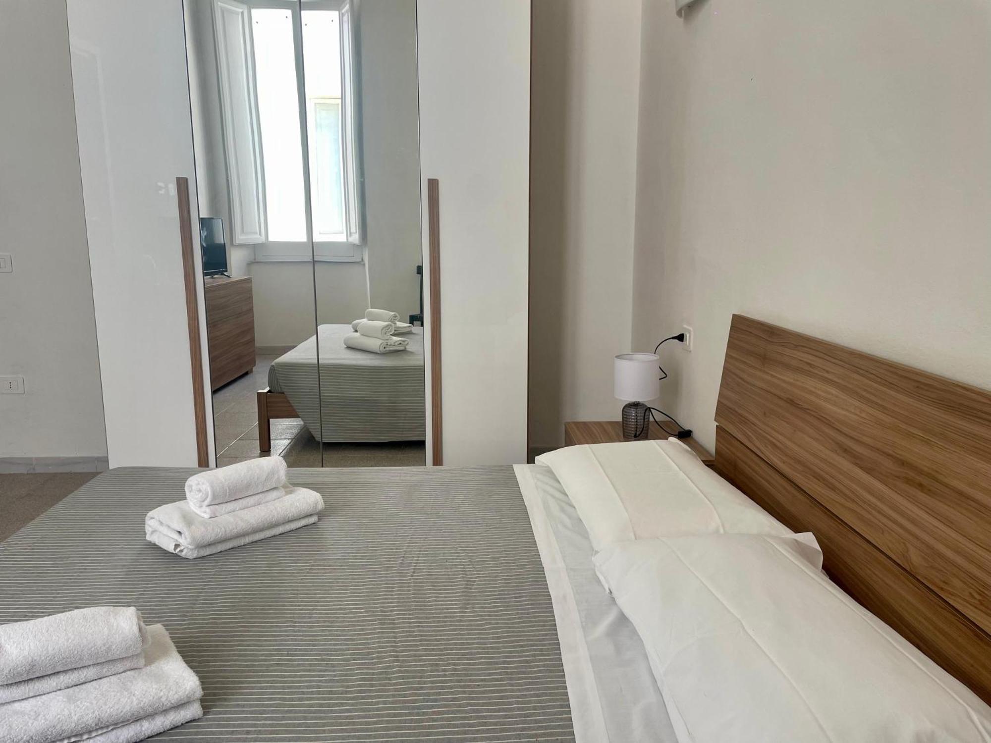 Onlyrooms V - Central & Train Station Каляри Екстериор снимка